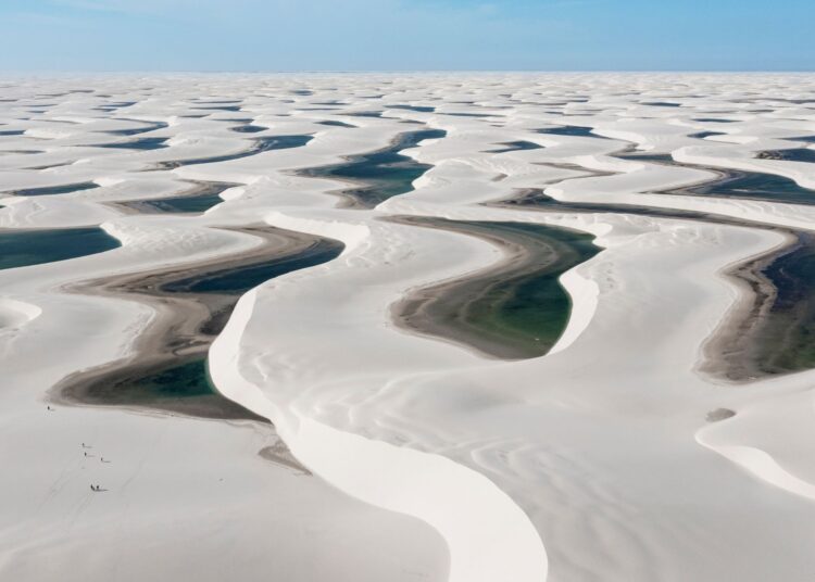 Λενσουά Μαρανιένσες: Η «έρημος» με τις λίμνες που μοιάζει εξωπραγματική