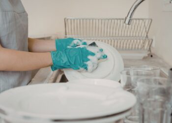 Πόσο συχνά πρέπει να αλλάζουμε το σφουγγαράκι πιάτων;