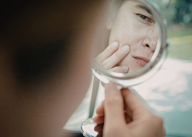 Συνήθειες που βλάπτουν το δέρμα μας