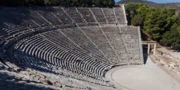 Το Θέατρο της Επιδαύρου: Ένα από τα πιο εντυπωσιακά μνημεία της αρχαιότητας
