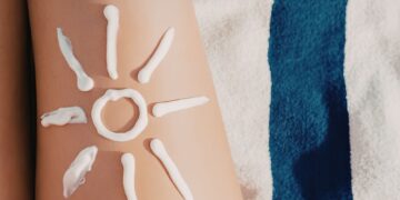 Τρόποι με τους οποίους ο ήλιος επηρεάζει το δέρμα μας