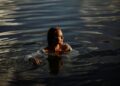 Πώς επηρεάζει το θαλασσινό νερό την επιδερμίδα;