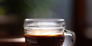 Πόσο ασφαλές είναι να ξαναζεσταίνουμε τον καφέ;