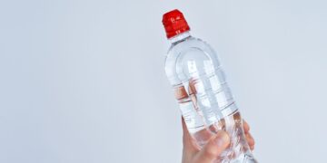 Είναι ασφαλές να χρησιμοποιούμε το ίδιο πλαστικό μπουκάλι ξανά και ξανά;