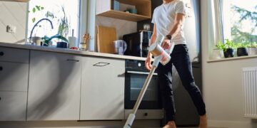 Σκούπα σε στικ: Πόσο αποτελεσματική είναι;