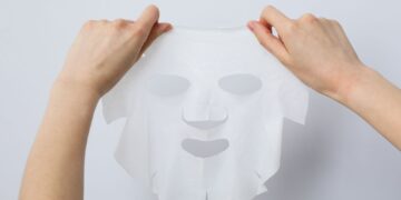 UV μάσκες προσώπου: Προστατεύουν πραγματικά από τον ήλιο;