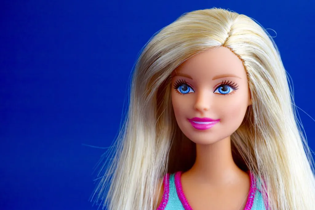 Barbie: Η ιστορία πίσω από την αγαπημένη κούκλα των παιδικών μας χρόνων