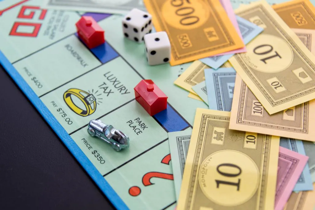 κρυμμένοι κόσμοι της Monopoly