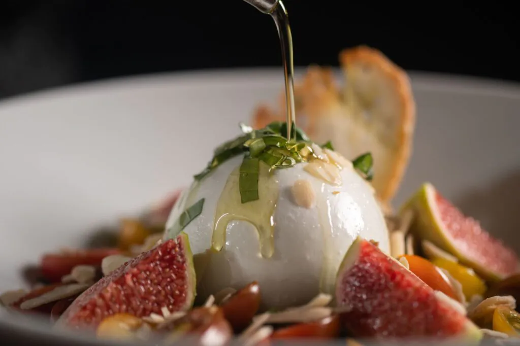 Burrata: Τι κάνει αυτό το τυρί μοναδικό;