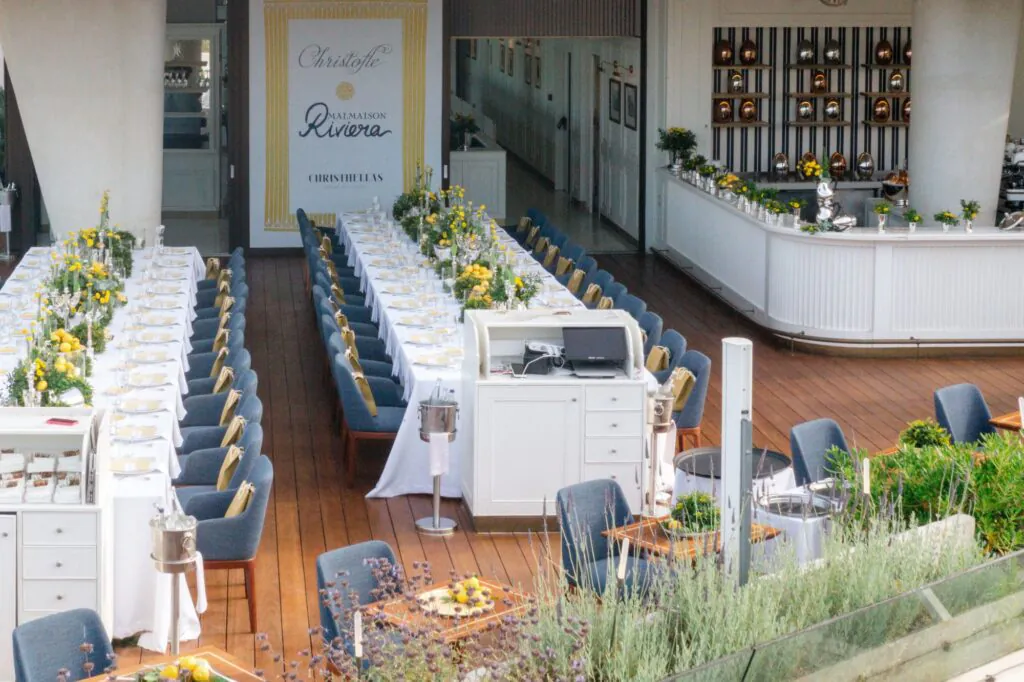 Ο οίκος Christofle παρουσιάζει τη νέα συλλογή Malmaison Riviera, εμπνευσμένη από τη μεσογειακή αισθητική